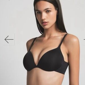 NWT SKIMS ultimate push up plunge bra. 40B. Onyx. New with tags.